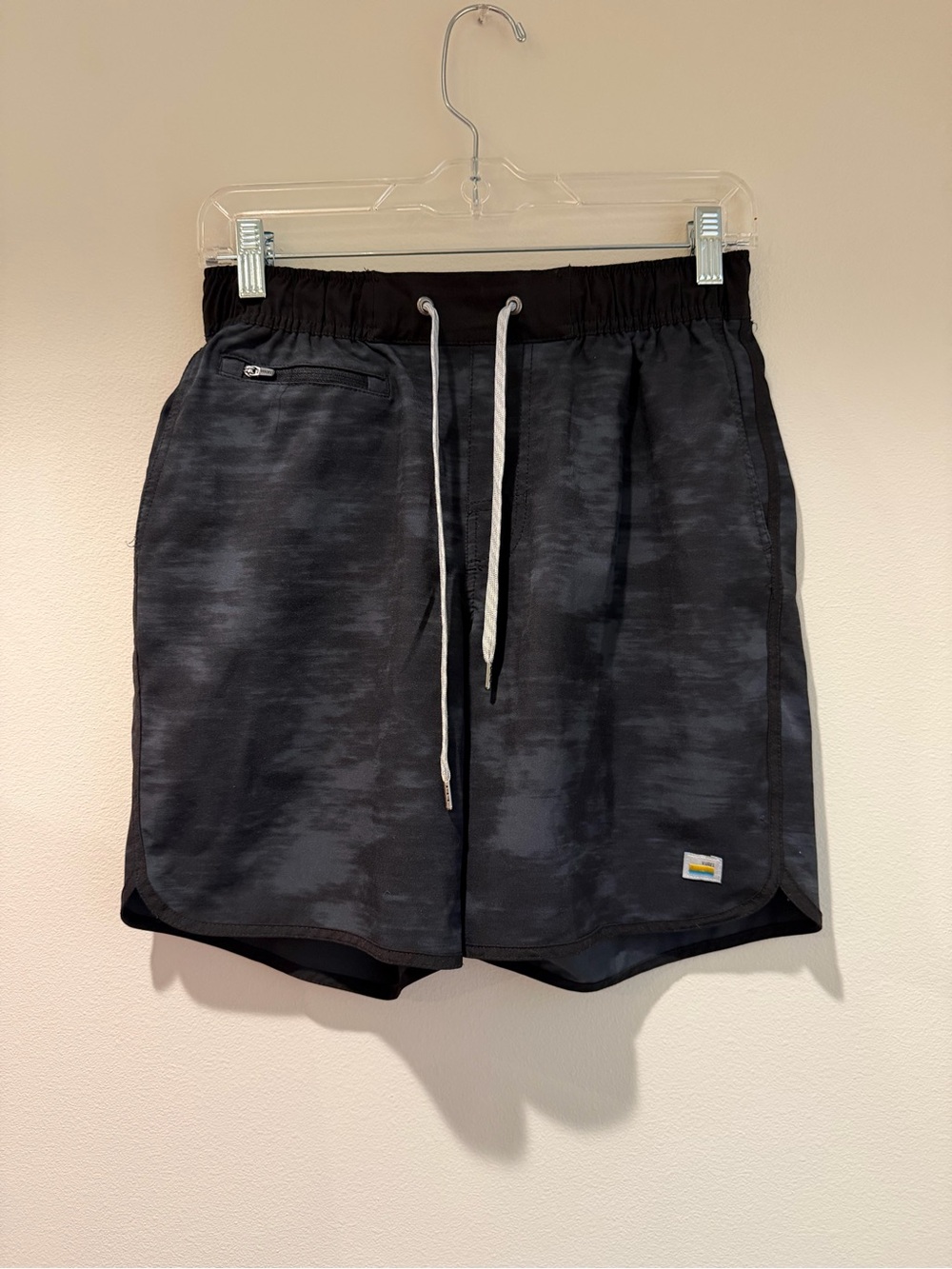 Vuori Men's Black Heather Athletic Shorts with Drawstring